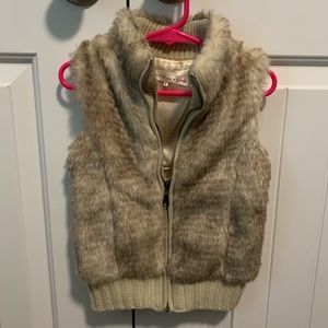Faux fur Vest 👧🏻